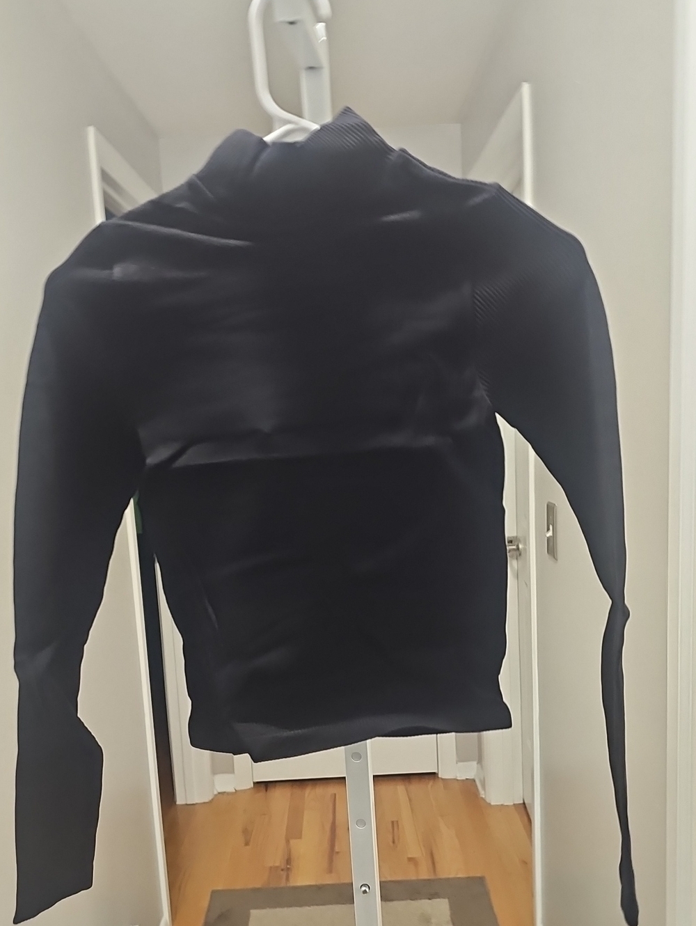 Zenana Outfitters Black Long Sleeve Crop Top